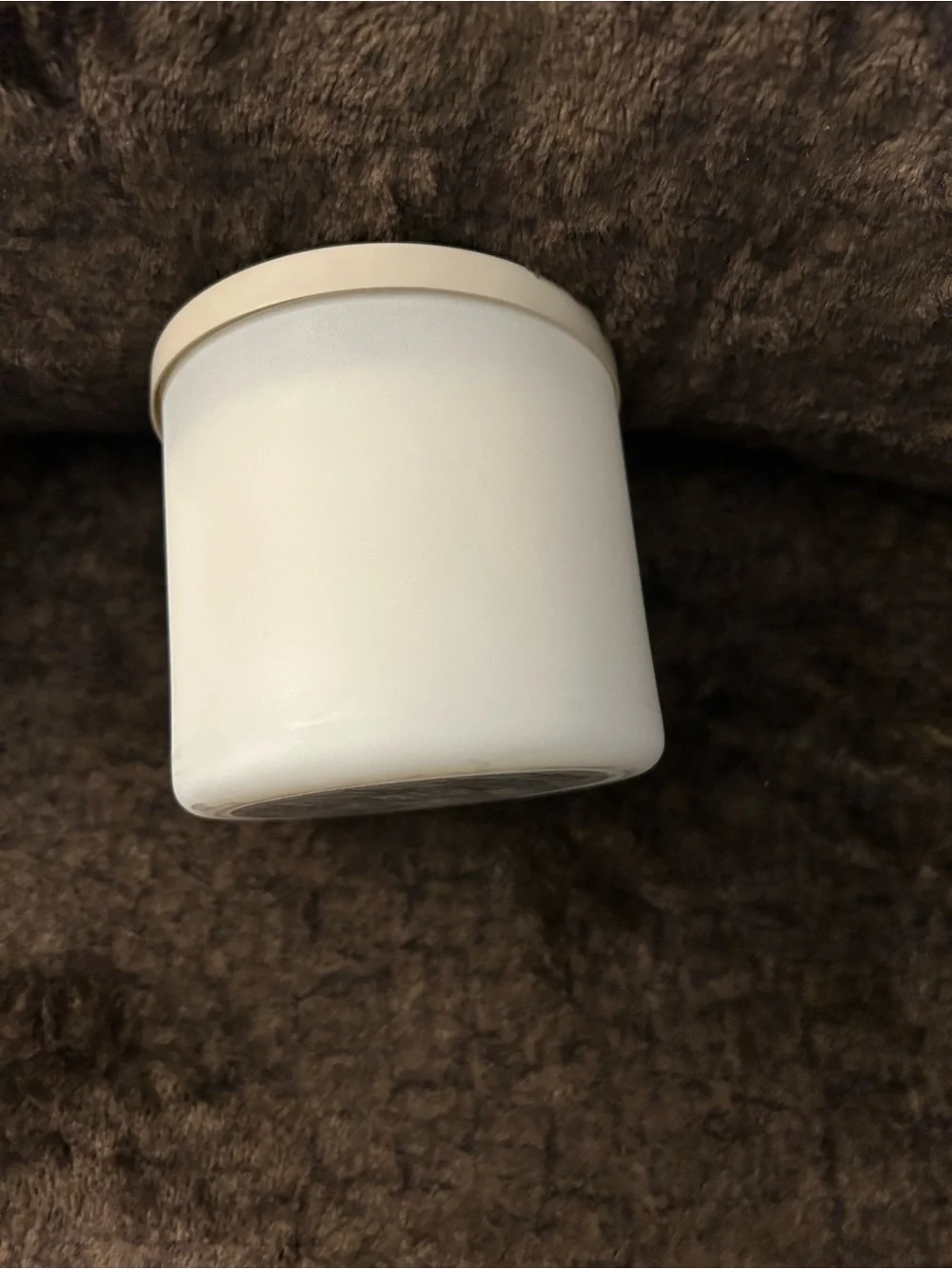 White Barn White 3-Wick Scented Candle in Frosted Glass - Picture 4 of 4